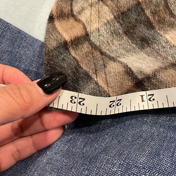 Robbi & Nikki Cape - Picture 6 of 11